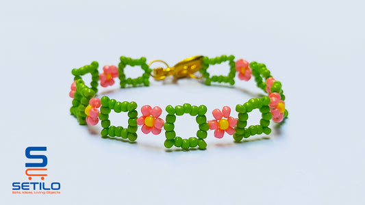Video-on-demand: floral square bracelet